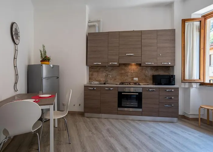 Guesthost - Renovated * Como