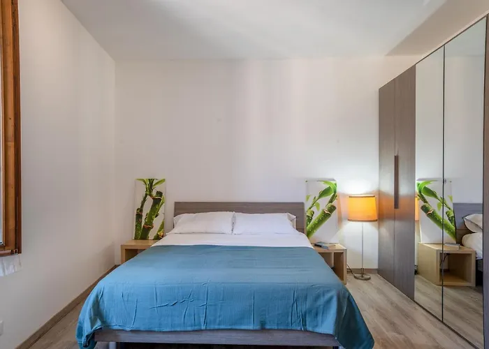 Guesthost - Renovated