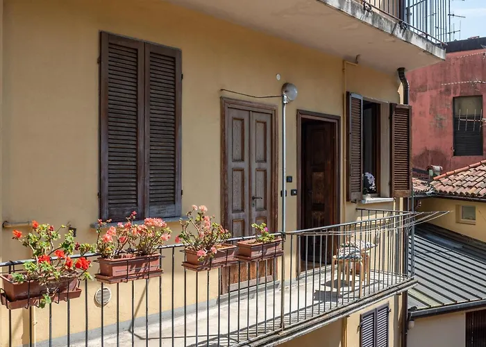 Guesthost - Renovated Apartman Como